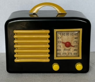 GENERAL TELEVISON ART DECO BLACK AND YELLOW BAKELITE RADIO