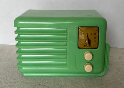 RARE GREEN MIDGET MECK RADIO