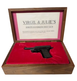 MAGICIANS VIRGIL & JULIE'S HANDKERCHIEF GUN