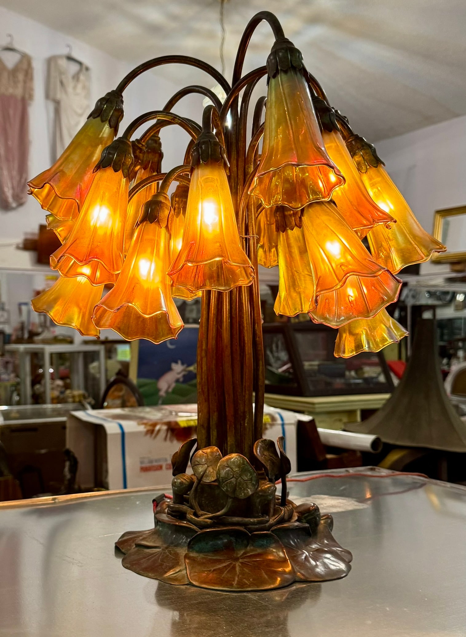 TIFFANY STUDIOS EIGHTEEN-LIGHT "LILY" TABLE LAMP (1 of 3)