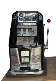 MILLS NOVELTY CO 25 CENTS RENO CASION TRIPLE SEVEN SLOT MACHINE