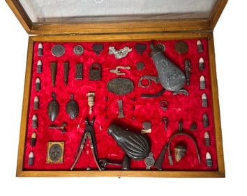 DISPLAY CASE OF BATTLEFIELD FOUND CIVIL WAR ARTIFACTS