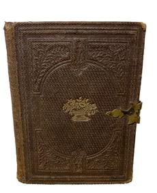 CIVIL WAR PHOTO ALBUM WITH CDV PHOTOGRAPHS OF LINCOLN-JOHNSON & UNION COMRADS