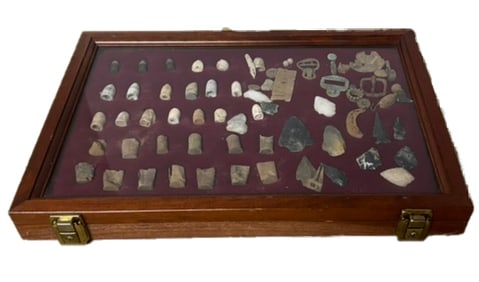 CIVIL WAR BULLETS & OTHER DUG ITEMS SOME INDIAN ARROW HEADS IN WOODEN AND GLASS CASE