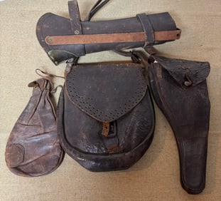 GROUP LOT OF LEATHER MILITARY ITEMS