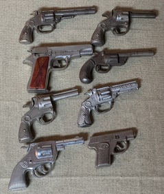 GROUP LOT OF EARLY TOY CAP GUNS/CAP PISTOLS-BUFFALOF BILL AND MORE