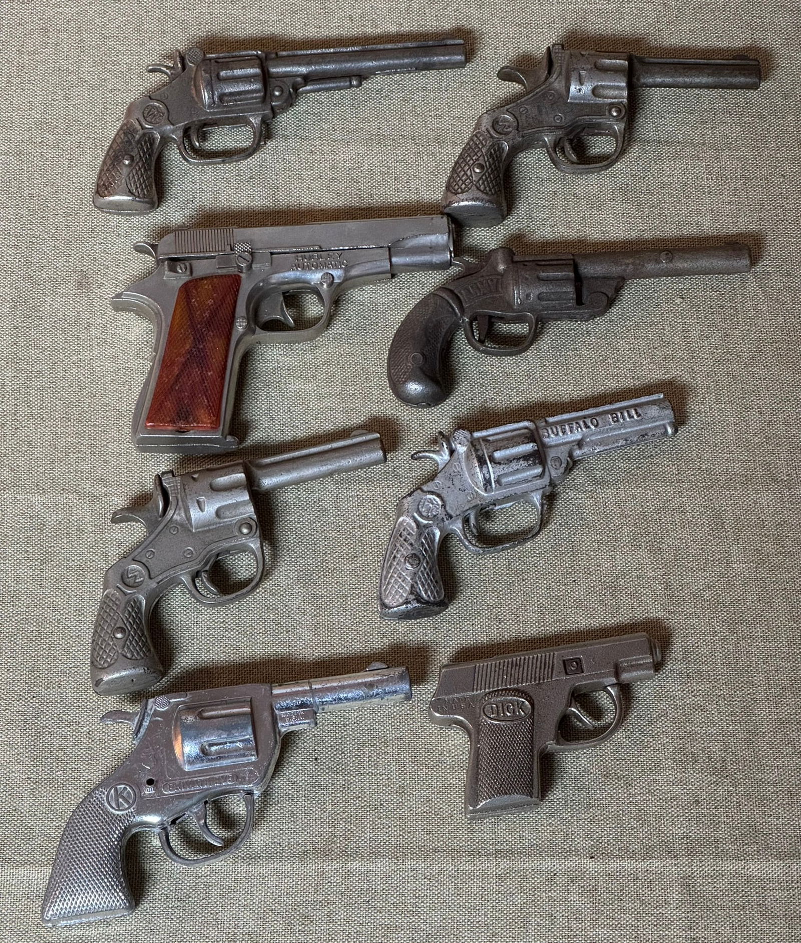GROUP LOT OF EARLY TOY CAP GUNS/CAP PISTOLS-BUFFALOF BILL AND MORE (1 of 2)