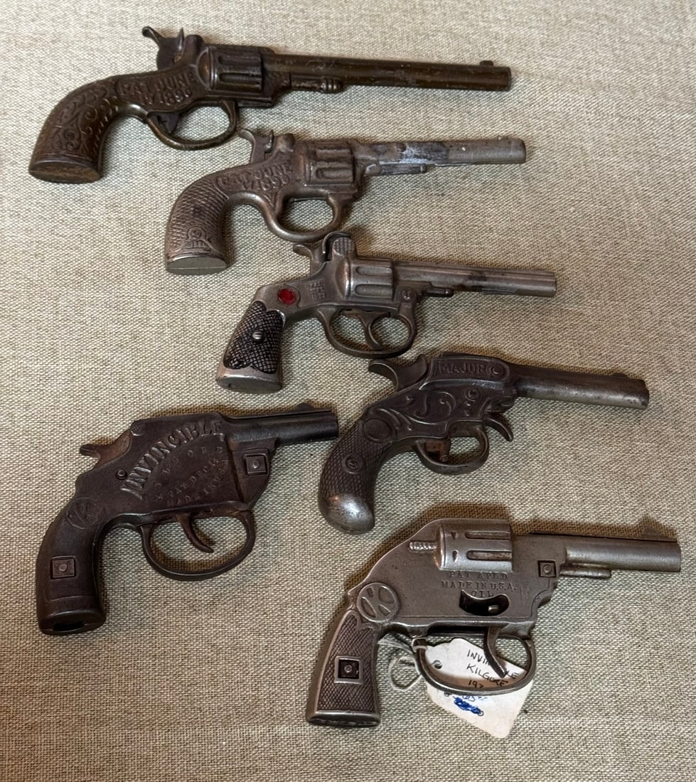 GROUP LOT OF ANTIQUE CAST IRON  TOY CAP PISTOLS/CAP GUNS (1 of 3)
