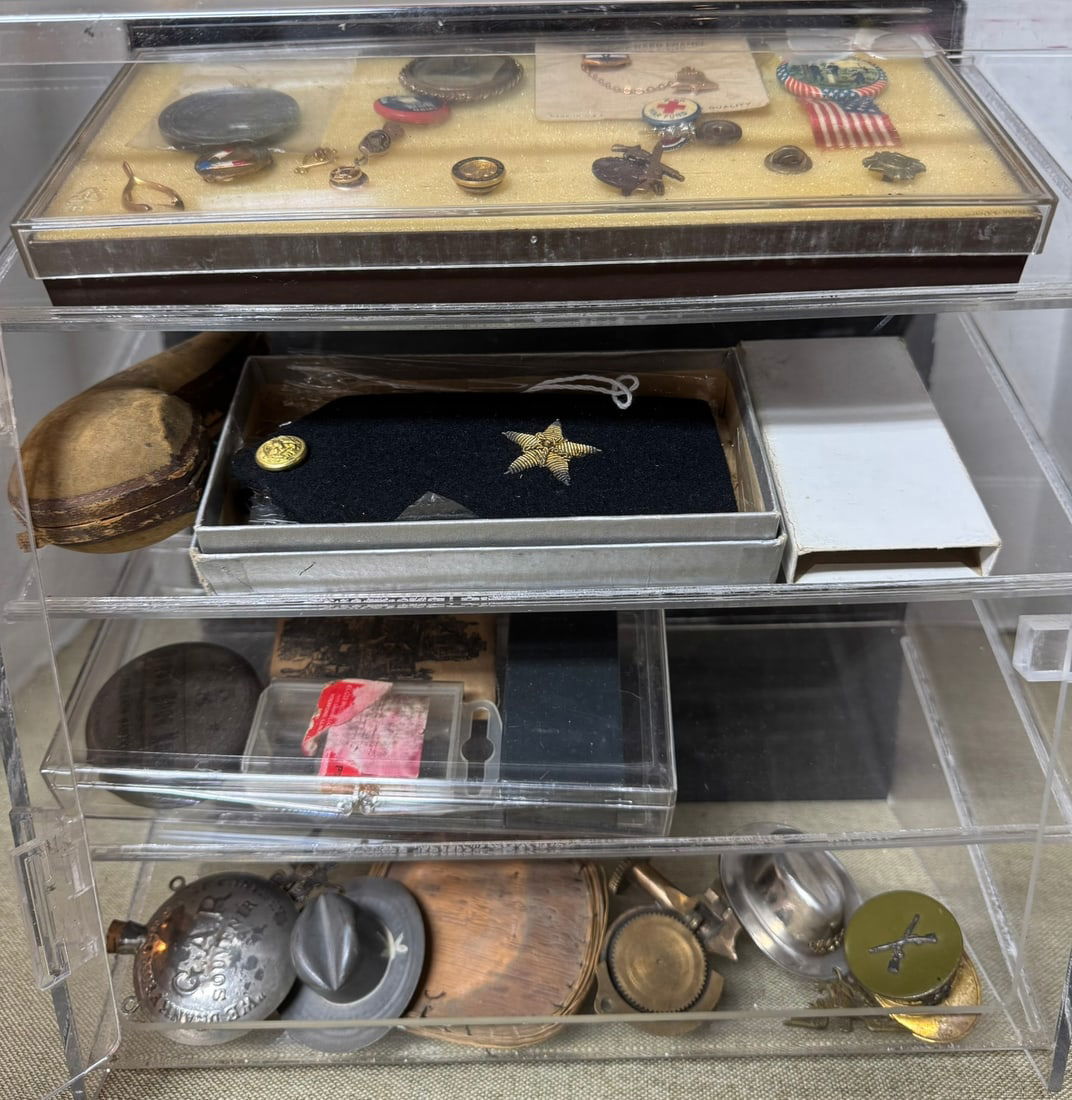 CASE OF MILITARY MEMORBILLIA MEDALS/PINS WWI/ WWII: CASE OF MILITARY MEMORBILLIA MEDALS/PINS ETCDATES TO WWI AND WW2 GRAND ARMY OF THE REPUBLIC PIN AND MORE. CASE IS PLASTIC(CAN BE SHIPPED WITHOUT CASE IF PREFERRED)