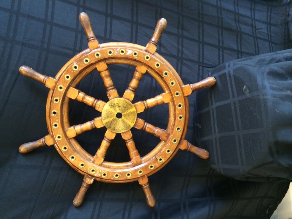 Vinatge Ships Wheel - Original - Great decorative: Vinatge Ships Wheel - Original - Great decorative piece. Brass rivots and wood