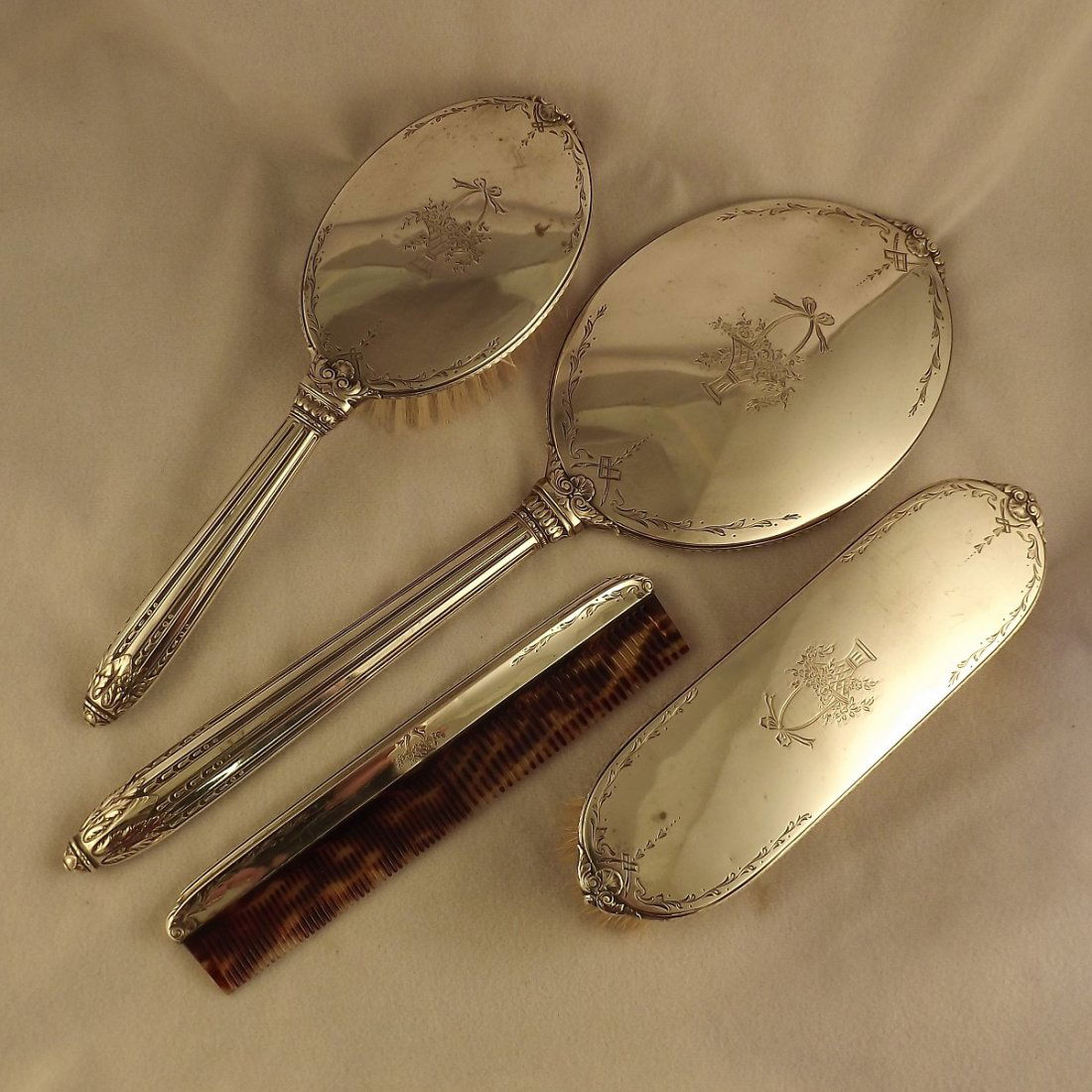 4pc Sterling Dresser Set - Mirror, Comb, Brush, and: 4pc Sterling Dresser Set - Mirror, Comb, Brush, and Lint Brush
