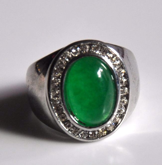 A  translucent  men jadeite ring (1 of 5)