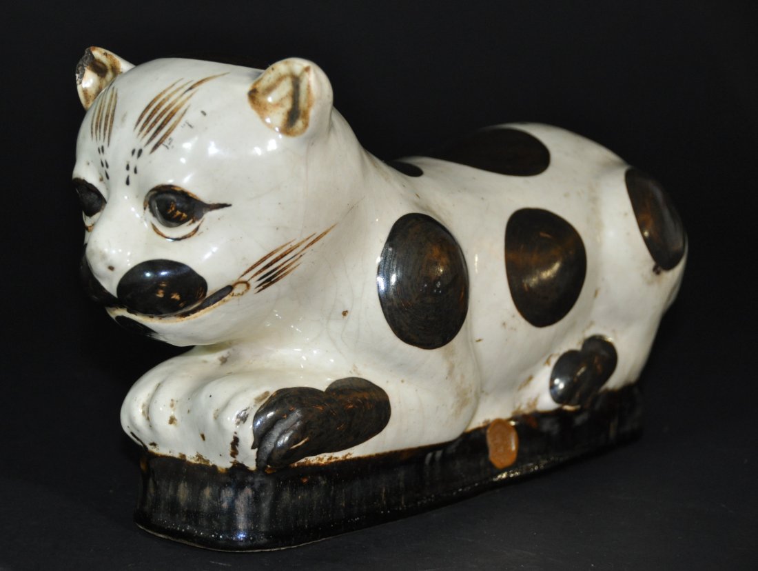 A fine Qing Dynasty large Cizhou cat pillow (1 of 6)
