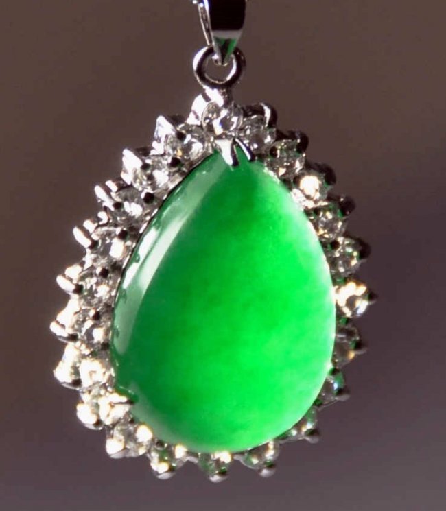A translucent jadeite pendant (1 of 3)