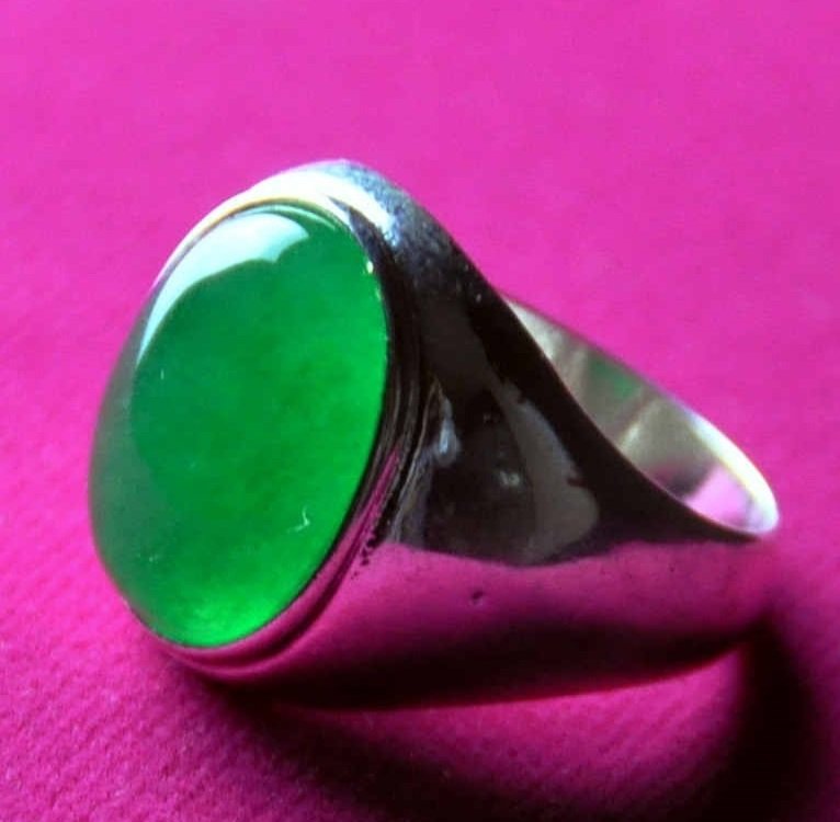 A men translucent green jadeite ring (1 of 6)