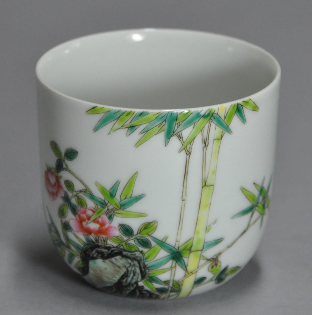 A fine Qing Dynasty Qianlong Enameled porcelain cup (1 of 8)