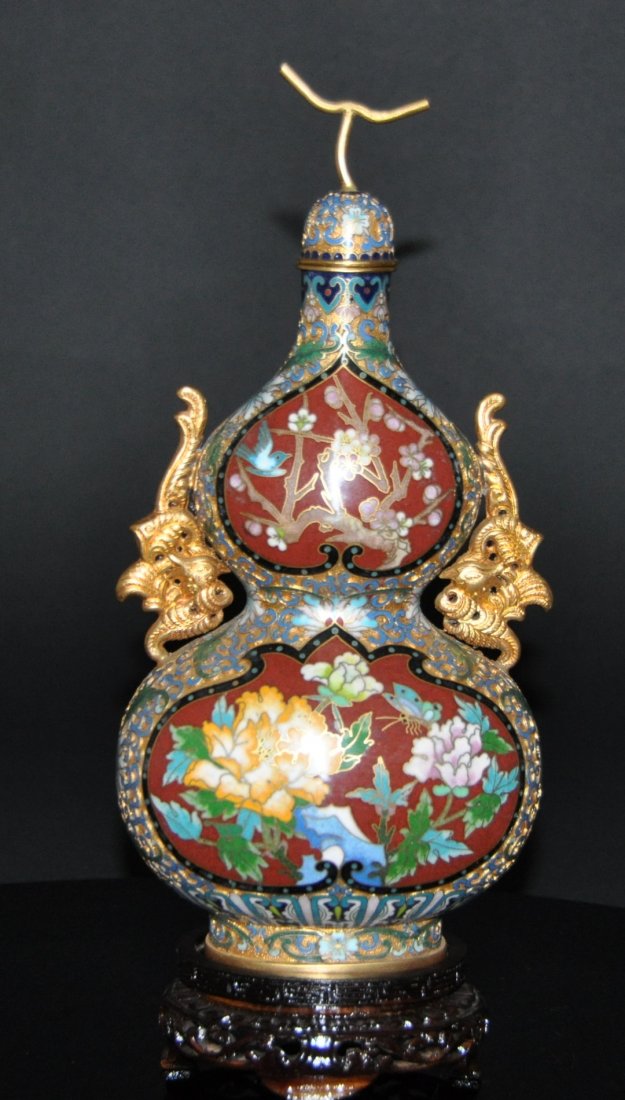 A Qing Qianlong red glazed porcelain  vase (1 of 8)