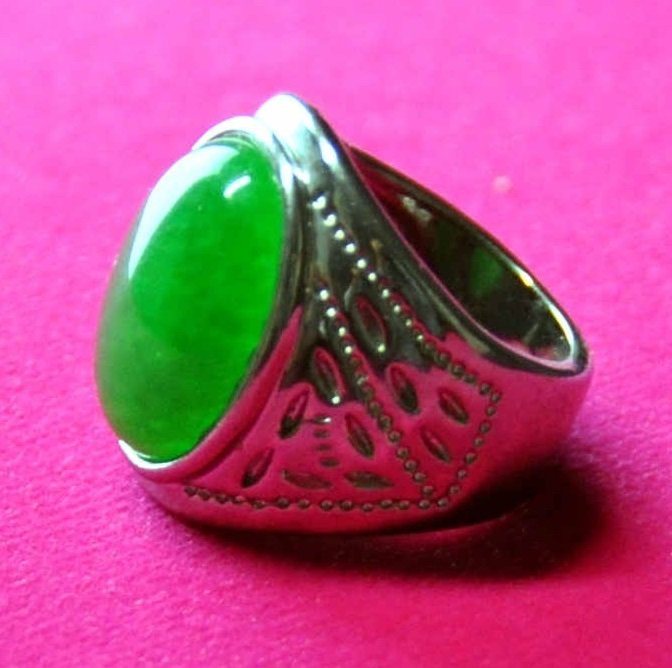 A translucent men jadeite ring (1 of 6)