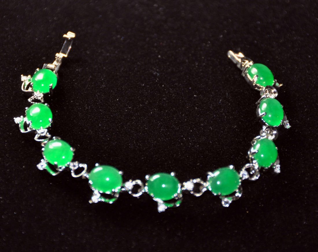 A translucent green jadeite bracelet (1 of 4)