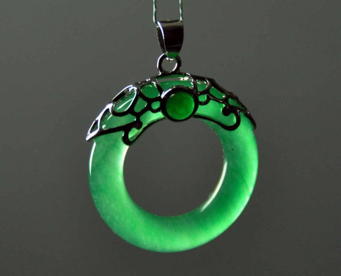 A translucent jadeite pendant (1 of 4)