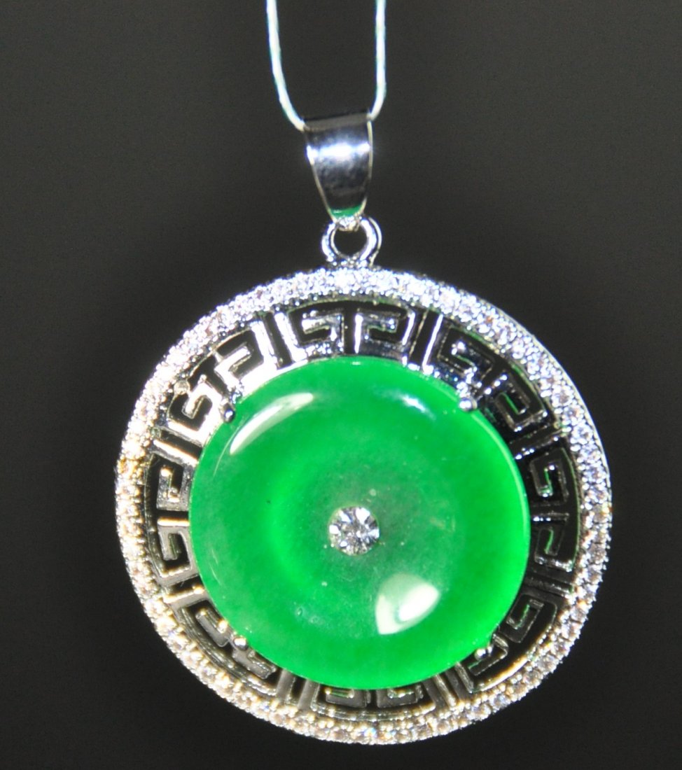 A translucent jadeite pendant. (1 of 4)