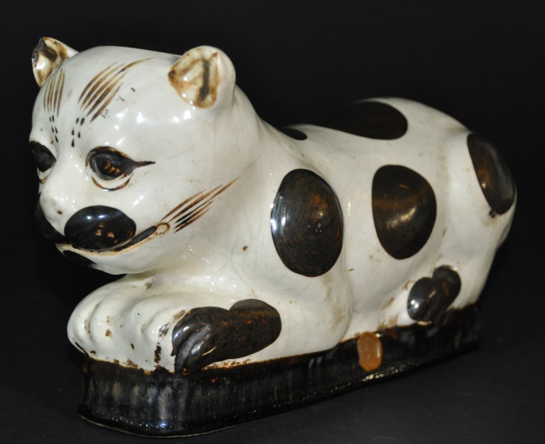 A fine Qing Dynasty large Cizhou tiger pillow (1 of 8)
