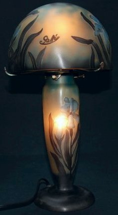 A vintage Galle mushroom lamp: A fine art Nouveau style mound-blown European glass cameo lamped signed by Galle. Height 15.5 in