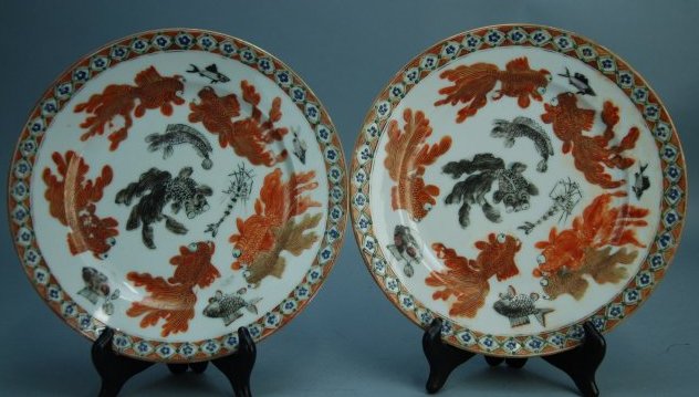 A set of 5 19th century gold fish plates: These pieces all feature bubble eyed goldfish and shrimp swimming. Diameter 8.4 in of each