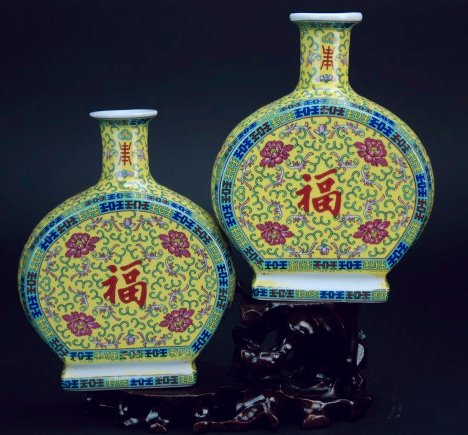 A lot of 2 yellow moon shaped vases: These pieces feature a Chinese character 'fu' meaning good luck. Both pieces have floral patterns. Height 7.2 in