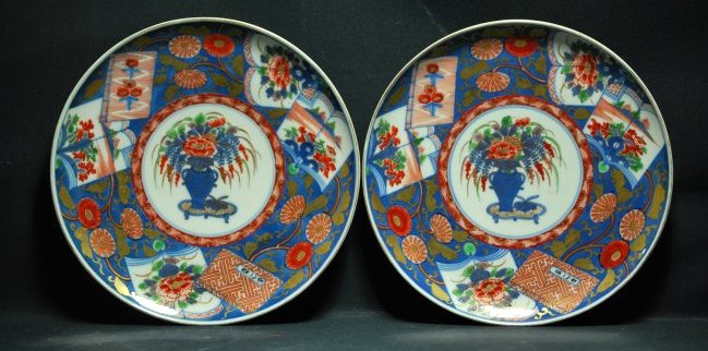 A lot of two Ming Dynasty famille rose dishes: There are four- character mark. Plate inside painted colorful flowers, the bottom of dish also has beautiful flower patterns. Diameter 9.8 in