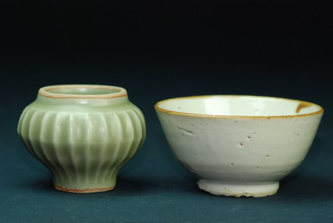 A Song Longquan brush washer and bowl: Song Longquan brush washer. Height 5 cm, Diameter 5.3 cm Height 6 cm, Diameter bowl 11.5 cm