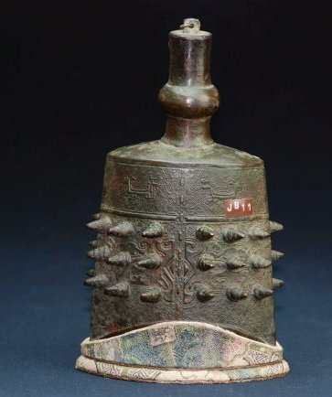 A Rare Western Zhou bronze bell: A Rare Western Zhou bronze bell. The musical instrument consists of a low elliptical bell surrounded by a vertical shank at the lower end of the bell. There are also dragons, protrusions and intricate