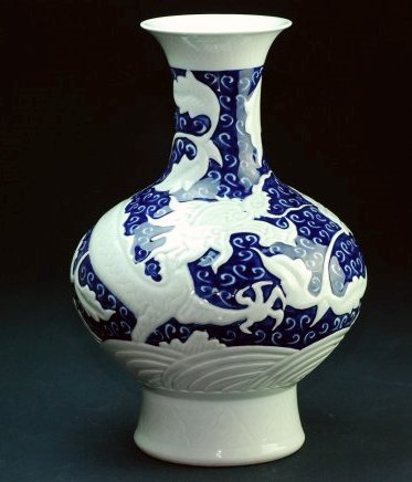 A Yongzheng mark dragon vase: A yongzheng mark dragon vase. Height 35 cm, Diameter of base 14 cm