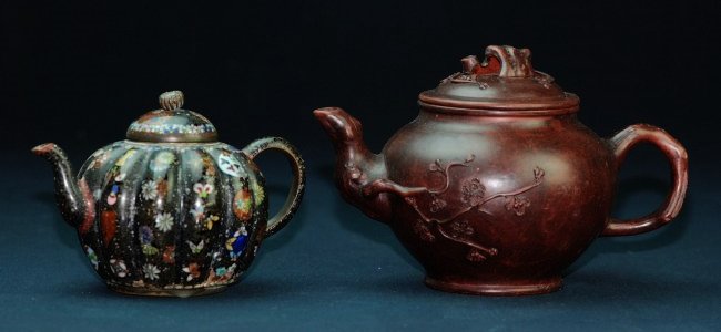 19th century enameled copper pots and Yixing pots: 19th century enameled copper pots and Yixing pots. Height og enamel pot 12 cm, Length 16 cm. Height of Yixing pot 15 cm, Length 20 cm