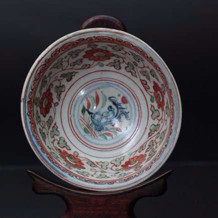 A rare Ming Dynasty blue and white Wucai bowl: This piece is very scarce and hard to find. This piece is decorated with various intricate and floral patterns. There are many vibrant glazes on this piece. This piece is handcrafted, but it is not ex