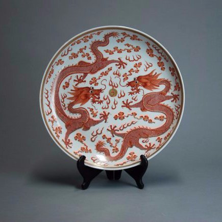 A rare Guangxu Iron-red double dragon plate (1 of 6)