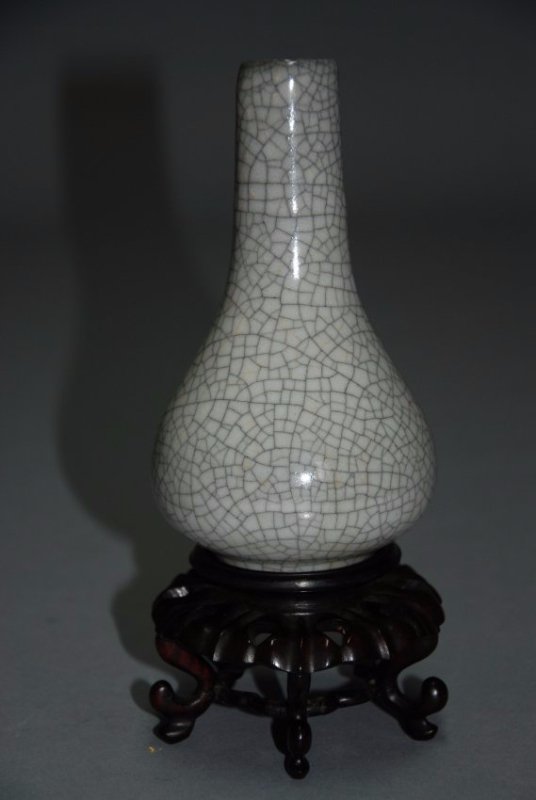 An antique Ge -type vase (1 of 6)