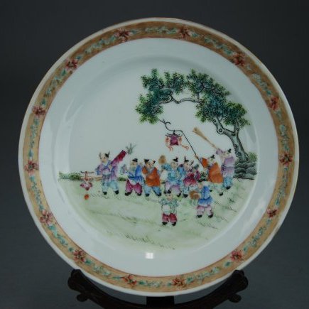 A pair famille rose Hong xian mark porcelain plates (1 of 6)