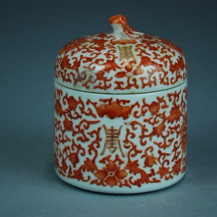A Qing Tongzhi period iron red jar and cover (1 of 6)