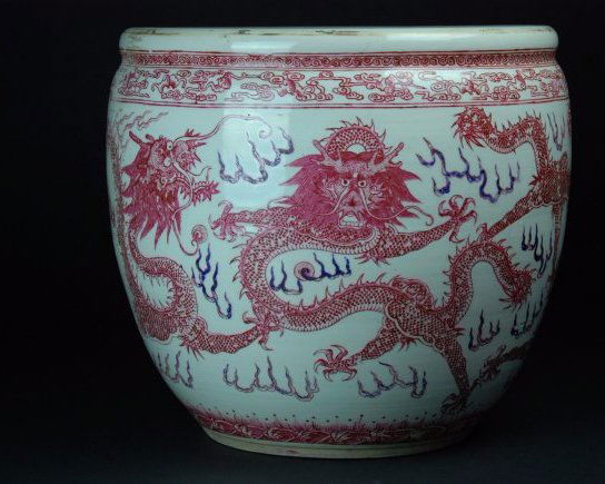 A fine & rare Qianlong period red enameled painted Jar (1 of 7)
