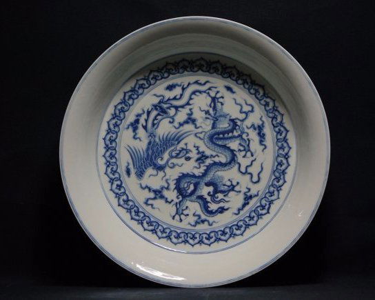 A rare Large Ming  Chenghua   blue and white dish (1 of 8)