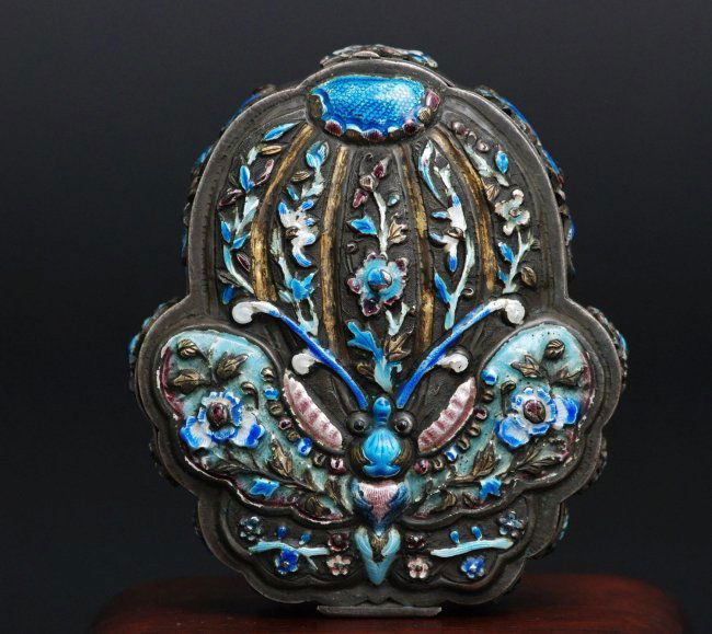A Qing Dynasty Silver and enamel jewelry box (1 of 10)