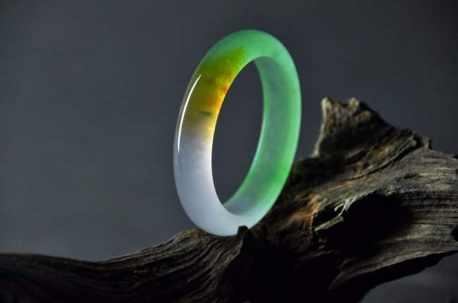A translucent  jadeite bangle (1 of 5)