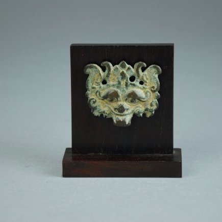 A Fine Han Dynasty bronze gilded door knob (1 of 4)