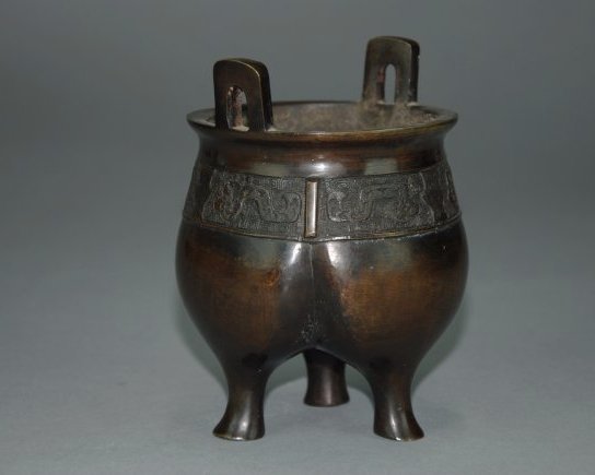 An Antique ancient bronze tripod (1 of 7)