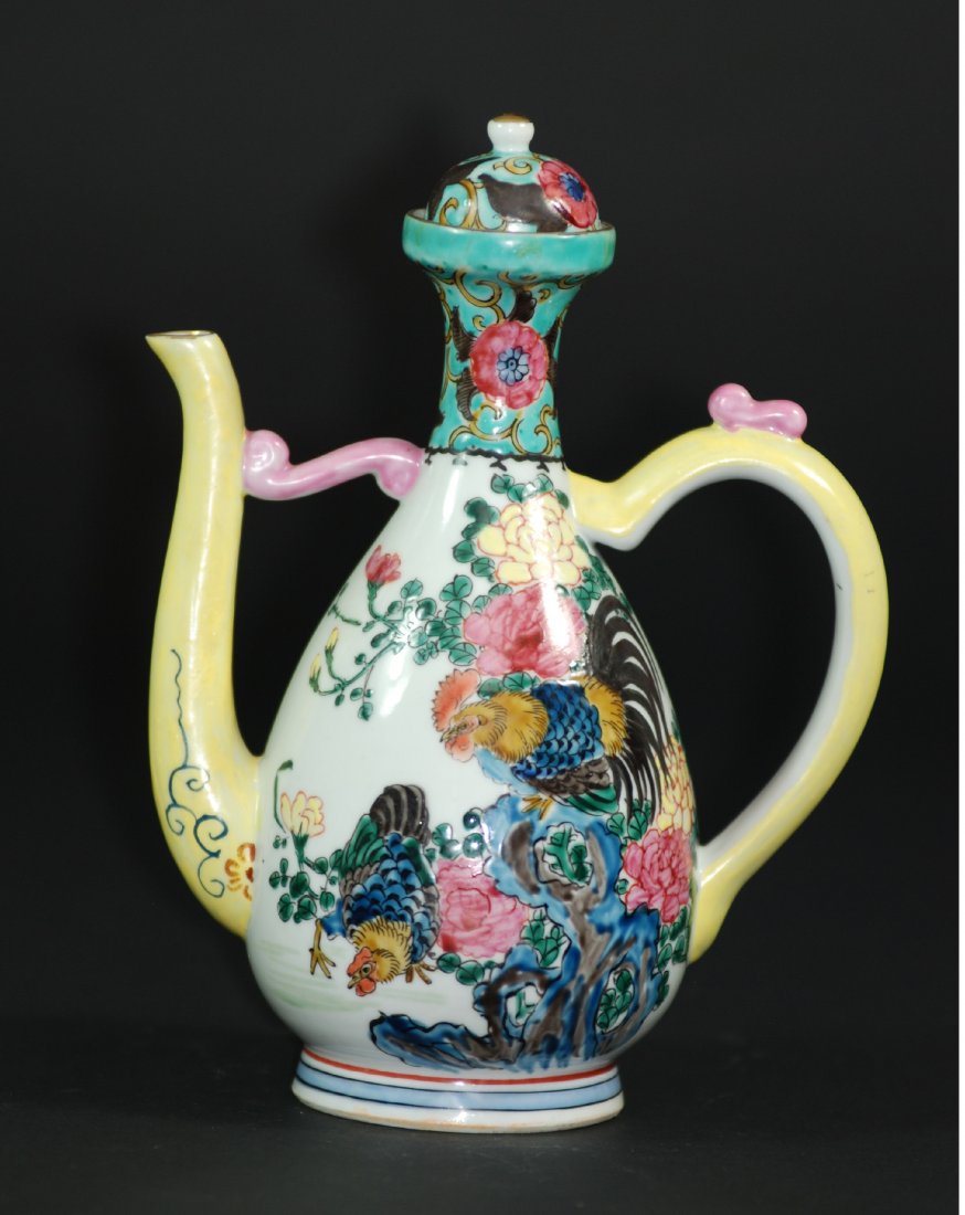 A  fine Qing Dynasty   Yongzheng famille rose teapot (1 of 9)