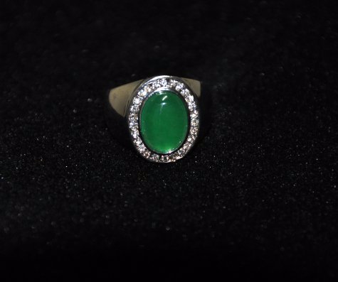 A translucent  woman jadeite ring (1 of 6)