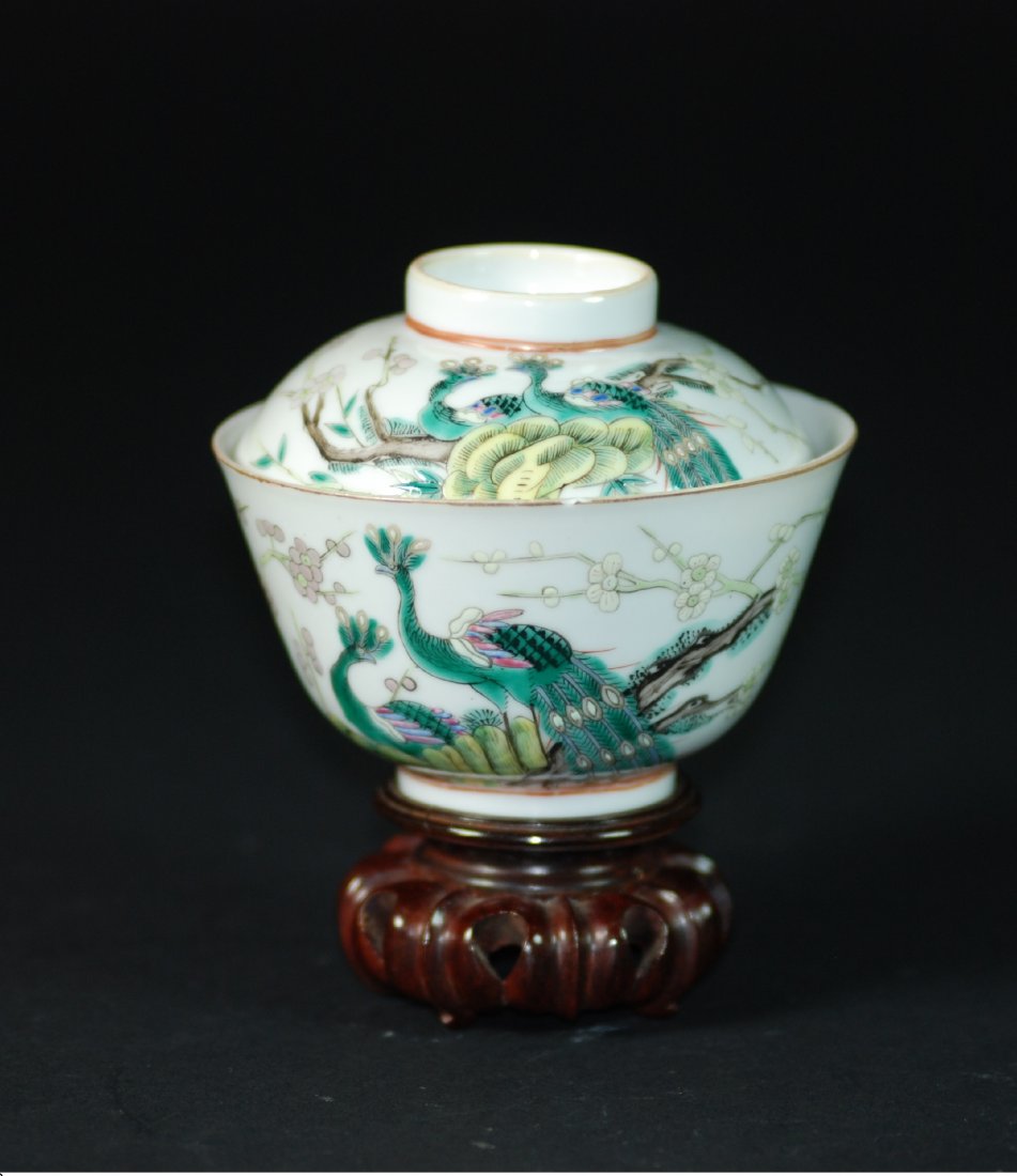 A rare Qianlong period enameled cover cup (1 of 8)