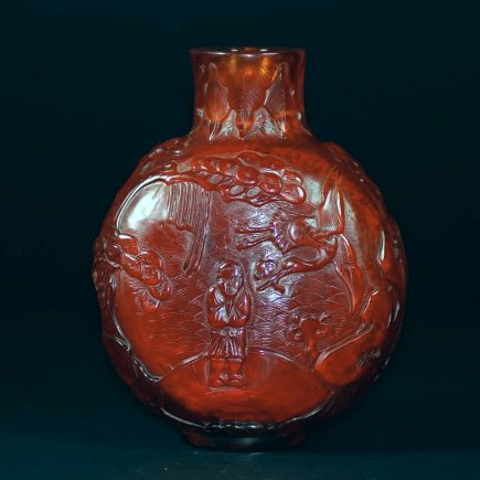 A fine Qianlong amber moonflask (1 of 7)