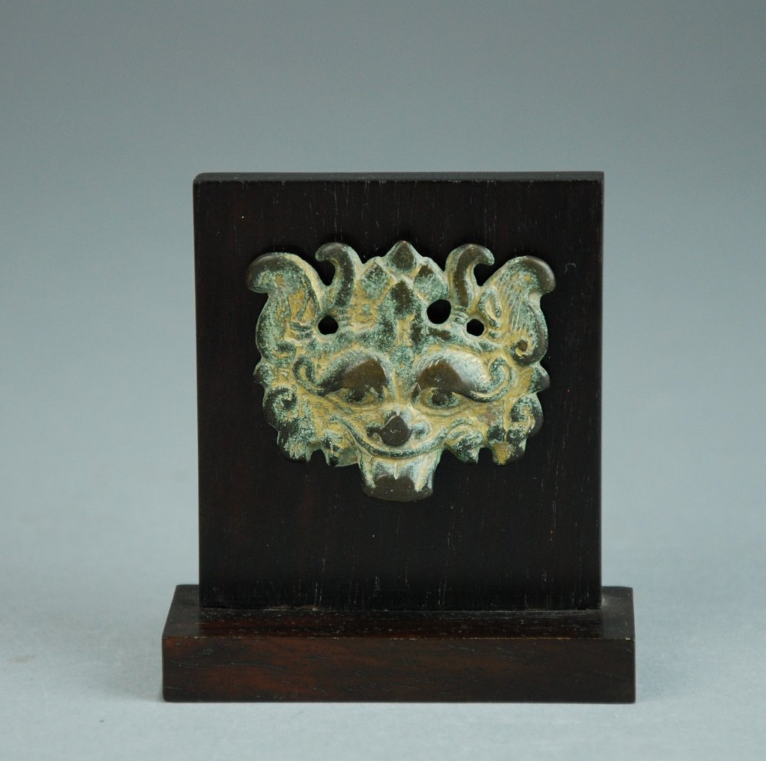 A Fine Han Dynasty bronze gilded door knob (1 of 5)